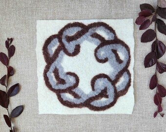 Dessin au trait symbole double boucle noeud celtique sous-verre de laine feutrée géométrique art mural original