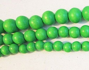 30 wooden beads green 12 mm