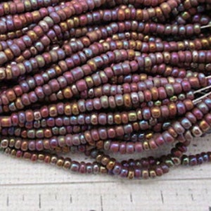 Glass Seed Beads, 10/0 Rainbow Metallic, 2-3mm, Hank 18 strands sb29 Bild 2