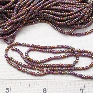 Glass Seed Beads, 10/0 Rainbow Metallic, 2-3mm, Hank 18 strands sb29 Bild 3