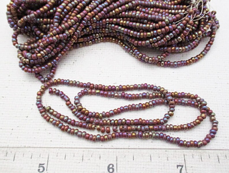Glass Seed Beads, 10/0 Rainbow Metallic, 2-3mm, Hank 18 strands sb29 Bild 3