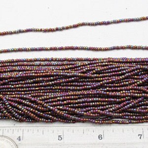 Glass Seed Beads, 10/0 Rainbow Metallic, 2-3mm, Hank 18 strands sb29 Bild 4