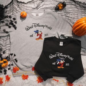 Chemise brodée Halloween Magic Kingdom, col rond brodé dessin animé souris vintage personnalisé, chemise de la saison fantasmagorique, cadeau pour enfant