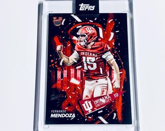 Fernando Mendoza Agotado en línea Exclusivo Edición Limitada 1 de 17706 2025 Bowman U Now #CSFM-A Tarjeta de Novato de Arte de Fútbol Americano “Topps Sellada” RC
