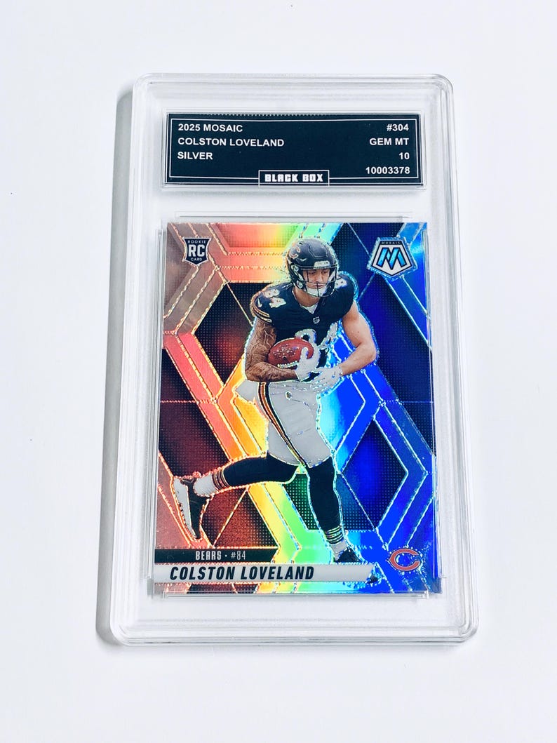 Tarjeta de novato de los Bears Colston Loveland 2025 Mosaic Silver Prizm #304, calificada con 10. imagen 1