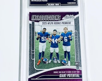 Jaxson Dart/Cam Skattebo/Abdul Carter 2025 Absolute Einführung #I-CSO “Rookie Trio Bereit To Rock In New York” Riesen Rookie Karte Benotet 10