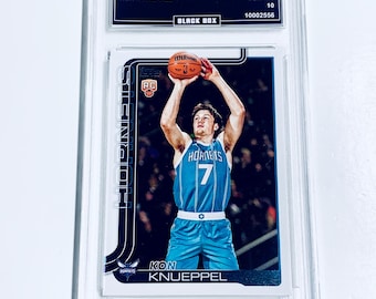 Tarjeta de novato de los Hornets Kon Knueppel 2025 Topps #204, grado 10