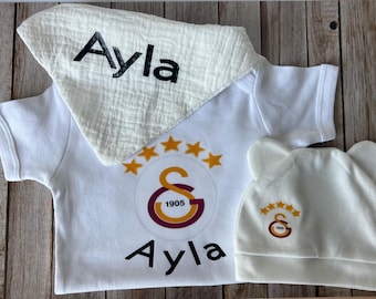 Personalisierte Babygeschenkbox –Fußball-Fanset für die  kleinsten, Babybody, Mütze, Musselinhalstuch, Galatasaray, Beşiktaş, personalisiert