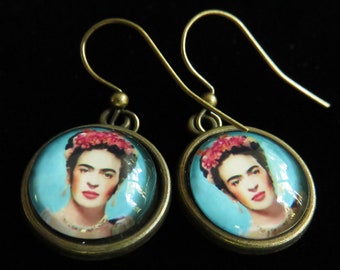 Frida Kahlo glass dome earrings. Frida bubble earrings. Frida Kahlo glass cabochon earrings.