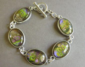Purple olive green fluid art oval cabochon bracelet. Fluid art jewelry. Flow art bracelet Poured paint bracelet Paint pour bracelet. BMO001.