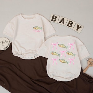 Personalized Pink Bow Fishing Girl Outfit – Bass Fish Baby T-shirt Romper , Cute Outdoor Summer Gift for Baby Girl’s First Birthday