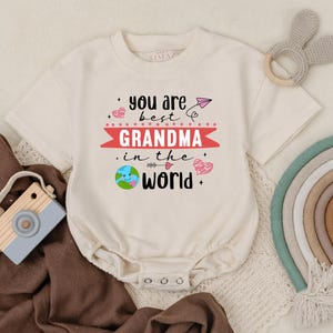 Best Grandma in the World T-shirt Bubble Romper, Mother&#39;s Day Baby Outfit, Cute Infant Romper, Newborn Gift, Baby Shower, Grandma Gift