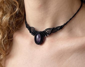 Gotische amethist macramé choker, heksenachtige boho kristallen ketting, elfachtige micro macramé sieraden, feeërieke statement choker, cadeau voor haar