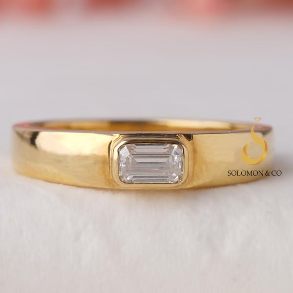 Anello a sigillo in oro 14 carati con moissanite taglio smeraldo incastonata a castone, fede nuziale a cupola