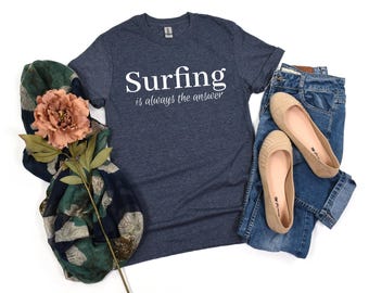 Surfer Shirt, Geschenk für Surfer, Surfer Shirt, Strand Shirt Frauen, Surfen Frauen Shirt, Surfen Männer Shirt, lustiges Surfen Shirt, Frauen T-Shirt