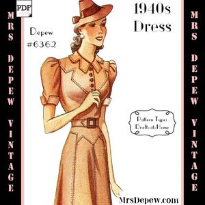 Peut inclure: Patron de couture vintage pour robe des années 1940, à réaliser soi-même, de Mrs. Depew, numéro de patron 6362. Le patron représente une femme portant une robe marron avec un col blanc et un chapeau marron.