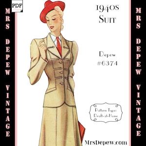 Op de afbeelding: Een vintage naaipatroon voor een pak uit de jaren 1940, met een vrouw die een beige pak draagt met een rode hoed en een rode stropdas. Het patroon is gemarkeerd met "Depew #6374" en is een "Draft-at-Home"-patroon.