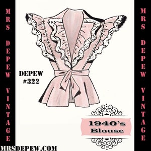Puede incluir: Ilustración vintage de una blusa de los años 40 en rosa suave. La blusa presenta un cuello con volantes con ribete de encaje blanco, un lazo en la cintura y el texto "DEPEW #322". La imagen también incluye el texto "1940's Blouse".