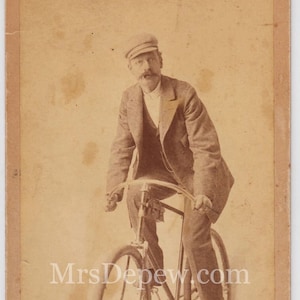 Fotografia antica 1800 Inizio 1900 Gentiluomo su Bicycle Cabinet Card