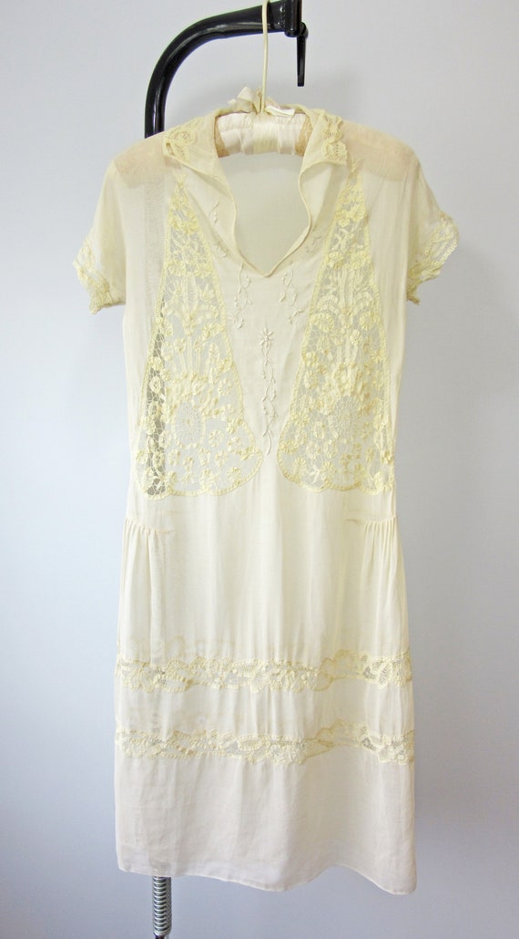 Vintage Ladies' 1920s Cotton Lawn and Lace Flapper