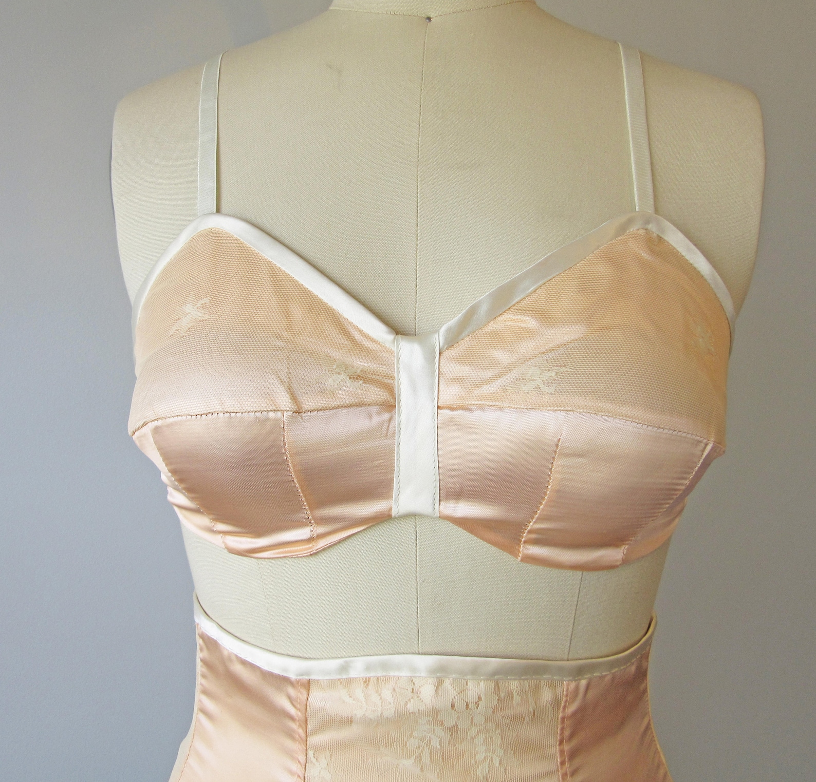 Rare 1960s Custom Chain Stitched Pin-Up Hand Dyed Bralette 32B main image 0