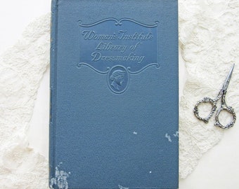 Harmony in Dress 1927 Bound Blue Volume 2 Livre de couture original vintage Woman's Institute, années 1920