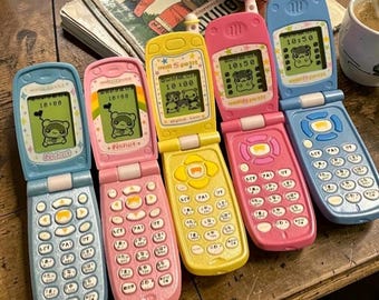 Mini Flip Phone Gashapon Retro Hamster-Themed Cellphone Charm New Color Variant Anime Toy Accessories, flip phone 90s y2k mel petit gachapon