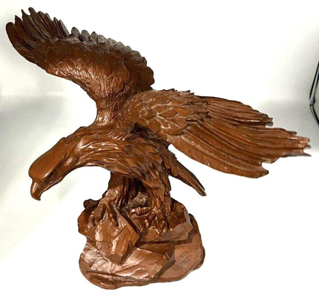 Vintage Bald Eagle Sculpture: 