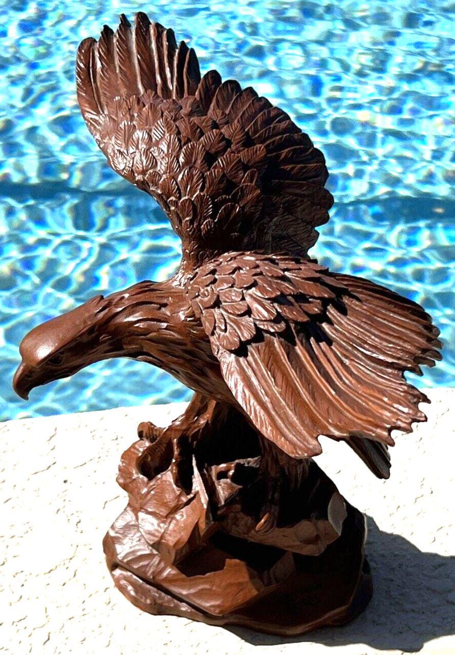Vintage Bald Eagle Sculpture: 