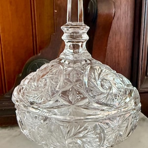 Beautiful Crystal Footed Bon Bon Candy Dish