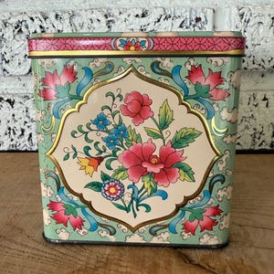 Vintage Daher Floral Biscuit Tin Made in England