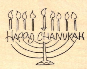 Puede incluir: Un sello de goma negro y blanco con una menorá y el texto "Happy Chanukah".