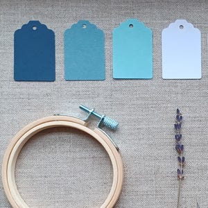 Pequeno (tamanho 2) cartão liso azul cor preço pendurar etiquetas de presente