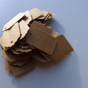 Petites (taille 1) étiquettes-cadeaux à accrocher kraft marron unie x 50, également en blanc, crème, beige ou noir