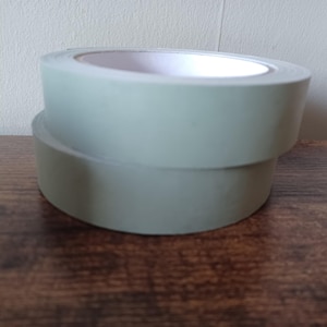 Selbstklebendes Kraftpapier Band salbeigrün - Ideal zum Verpacken - 24mm x 50m - Plastikfrei/recycelbar/umweltfreundlich