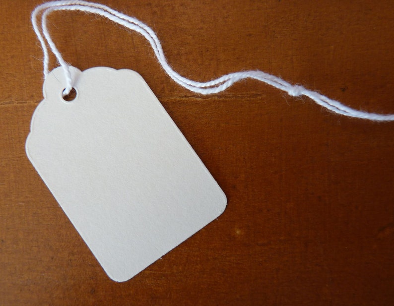 Plain white strung small tags set of 25 imagem 1