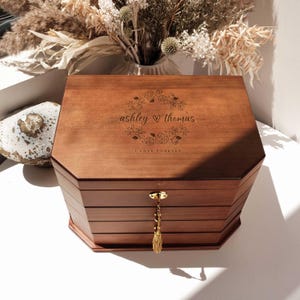 Gepersonaliseerde houten sieradendoos, houten sieradendoos met lades 4 lades, grote sieraden opberger met slot, huwelijkscadeau, voor moeder