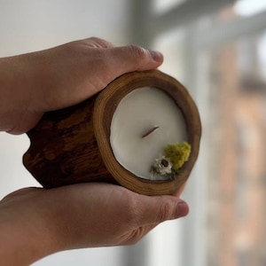 Handcrafted Wooden Dough Bowl Candle - Rustic and Fragrant Illumination for Your Home