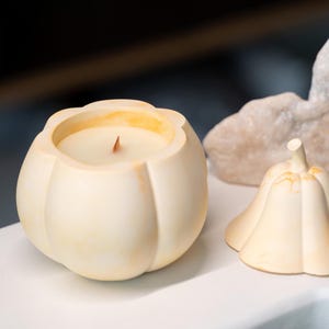 Bougie parfumée béton citrouille exclusive en nid d&#39;abeille au chocolat noir, un cadeau idéal pour vous ou vos amis pour les vacances d&#39;automne