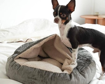 Cama em formato de caverna para gatos e cães de pequeno porte, com capuz e tecido anti-arranhões, aconchegante e lavável.