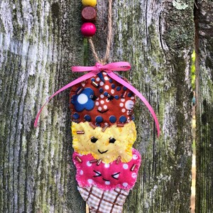 Enfeite de casquinha de sorvete personalizado - escolha seus sabores!