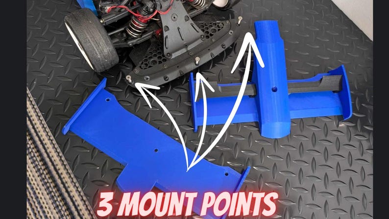 Pu&ograve; includere: Tre pezzi di plastica blu per un'auto, con tre punti di montaggio indicati da frecce. Il testo "3 MOUNT POINTS" &egrave; visibile nell'immagine.