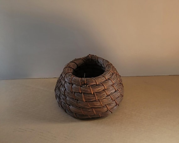 ANTIQUE *Handmade* Native Indigenous American Woven Pine Needle Basket