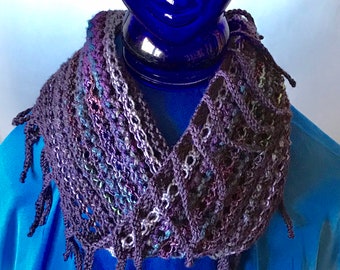 MOEBIUS Cowl With Knitted Fringe KNITTING Pattern
