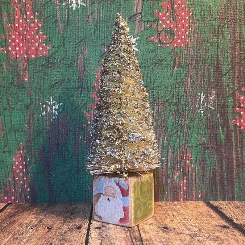 ONE 4-1/2 Vintage Style Bottle Brush Tree on a Block Santa /green swirl