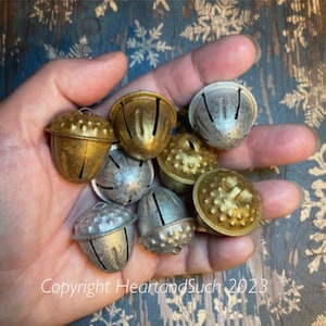 Set of 8 Vintage-Style Metal Acorn Bells - Small