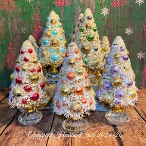 One Very Vintage 4-1/4” Farmhouse Rustic Style Hand Decorated Bottle Brush Tree with Gold Glass Knob Base (Multi).