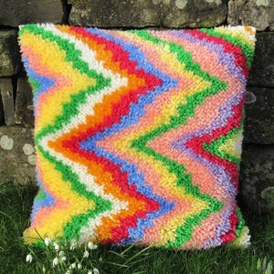 Knüpfkissen-Kissenherstellung Kit - Psychedelic Chevron