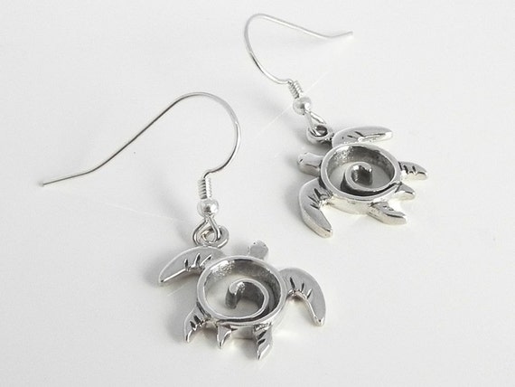 Items similar to Silver Sea Turtle Earrings - Turtle Earrings - Silver ...