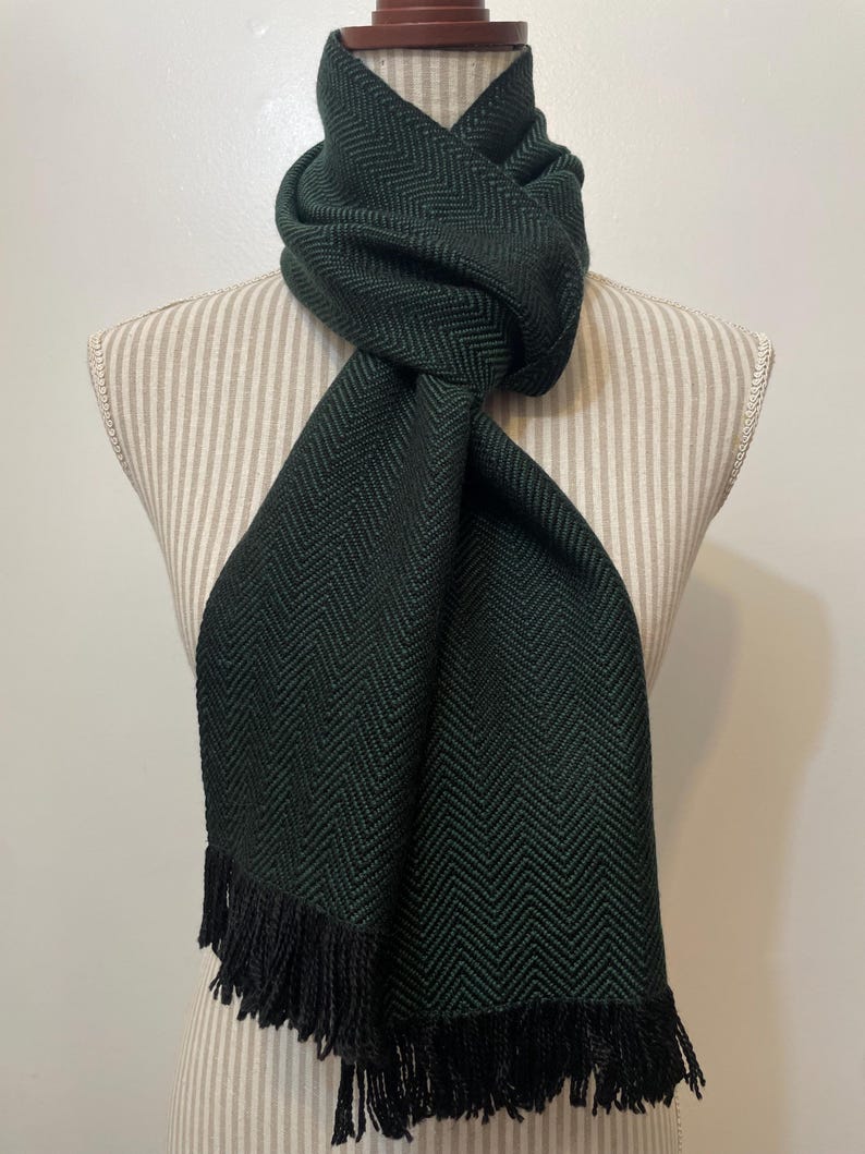 Bufanda de espiga tejida a mano en merino tencel color esmeralda y negro imagen 1